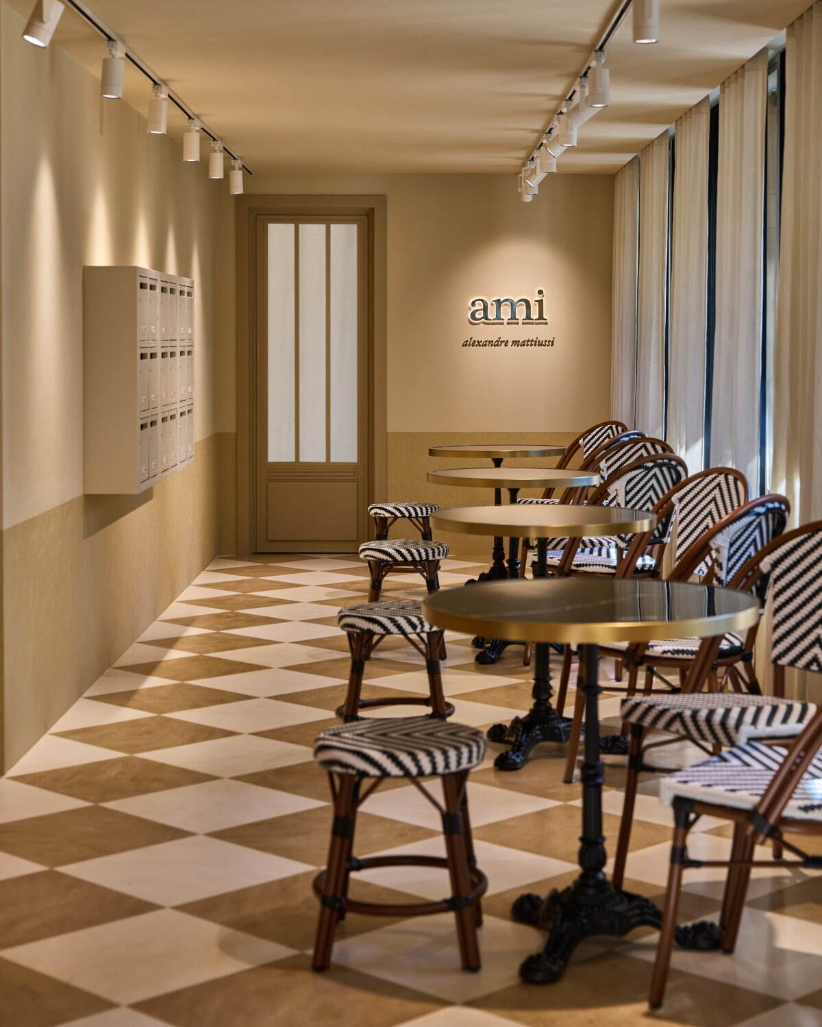 LE CAFÉ AMI漂亮的內裝